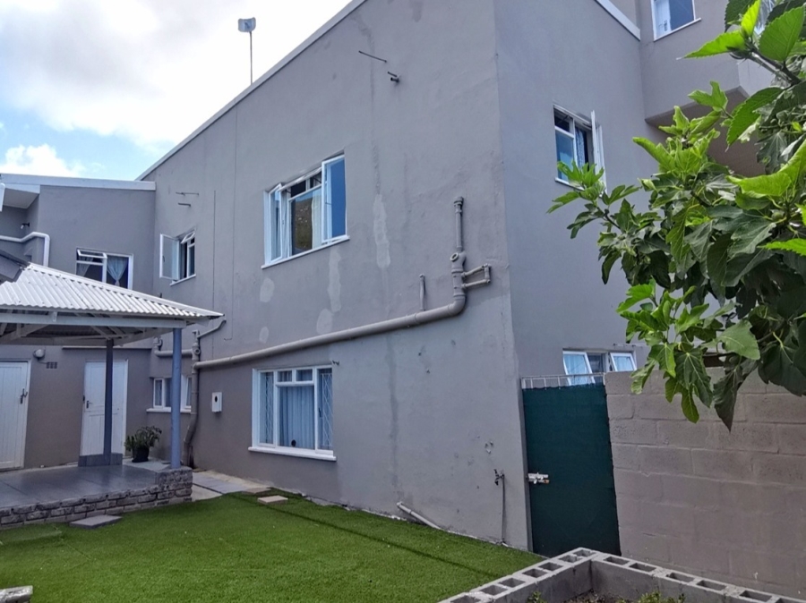 6 Bedroom Property for Sale in Onrus Western Cape